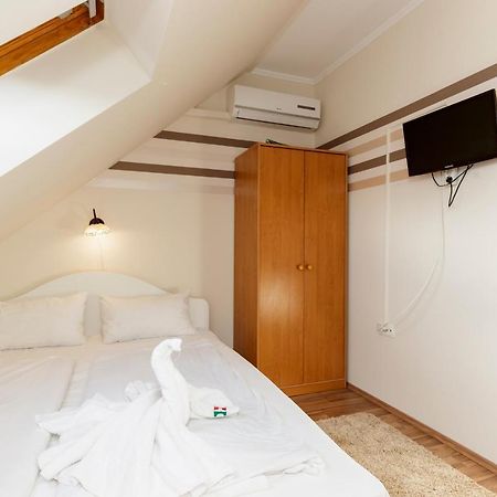 Almafa Apartmanhaz เอ็กเกอร์ ภายนอก รูปภาพ