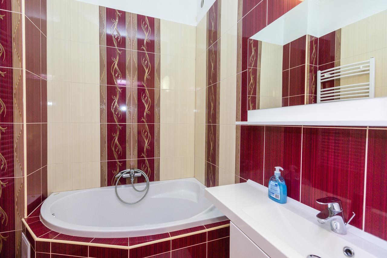 Almafa Apartmanhaz เอ็กเกอร์ ภายนอก รูปภาพ