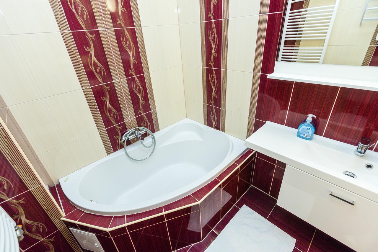Almafa Apartmanhaz เอ็กเกอร์ ภายนอก รูปภาพ