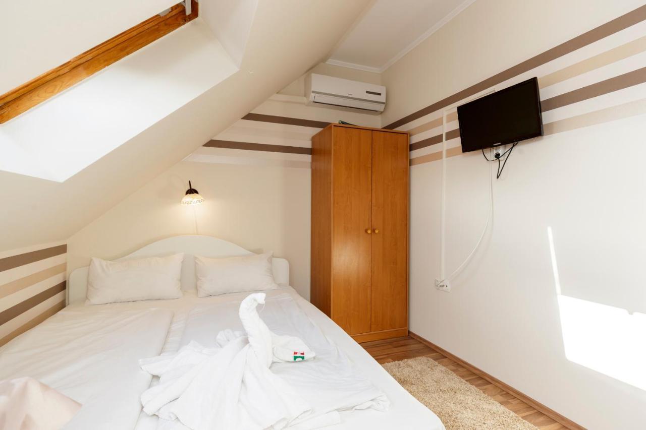 Almafa Apartmanhaz เอ็กเกอร์ ภายนอก รูปภาพ
