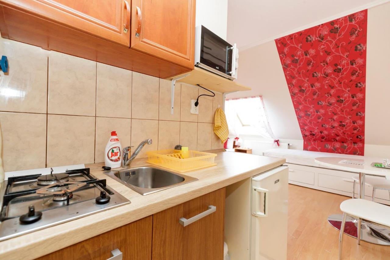 Almafa Apartmanhaz เอ็กเกอร์ ภายนอก รูปภาพ