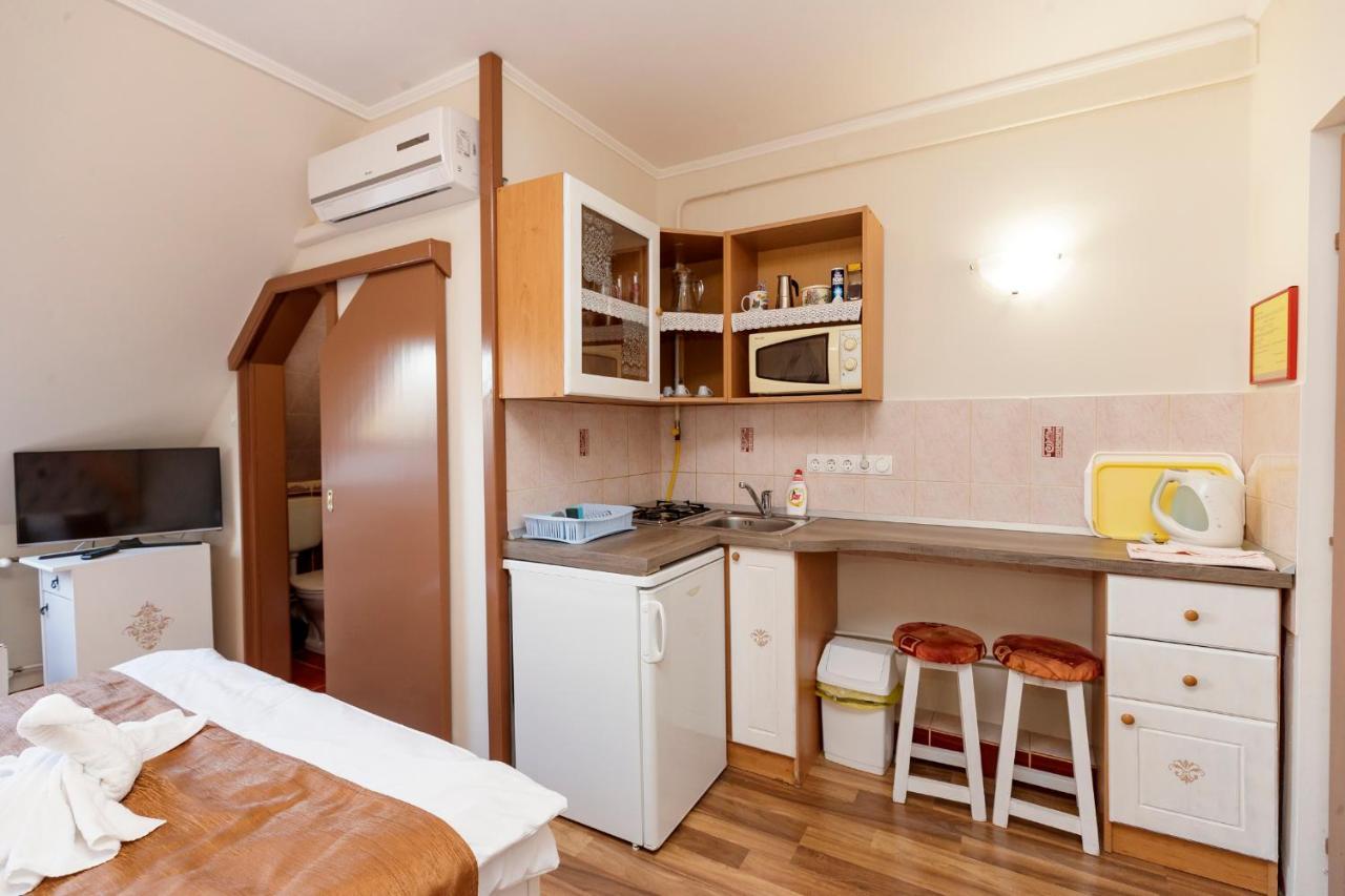 Almafa Apartmanhaz เอ็กเกอร์ ภายนอก รูปภาพ