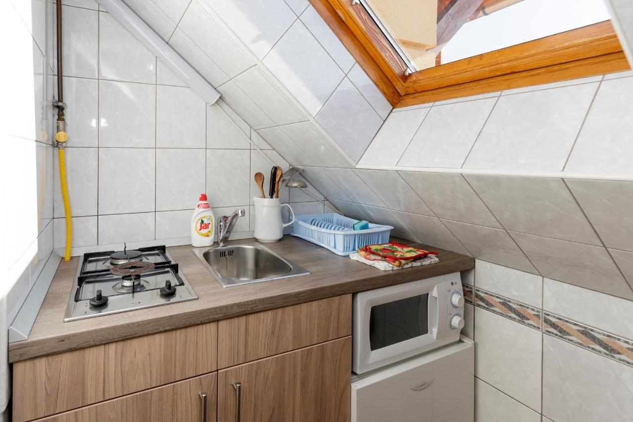 Almafa Apartmanhaz เอ็กเกอร์ ภายนอก รูปภาพ